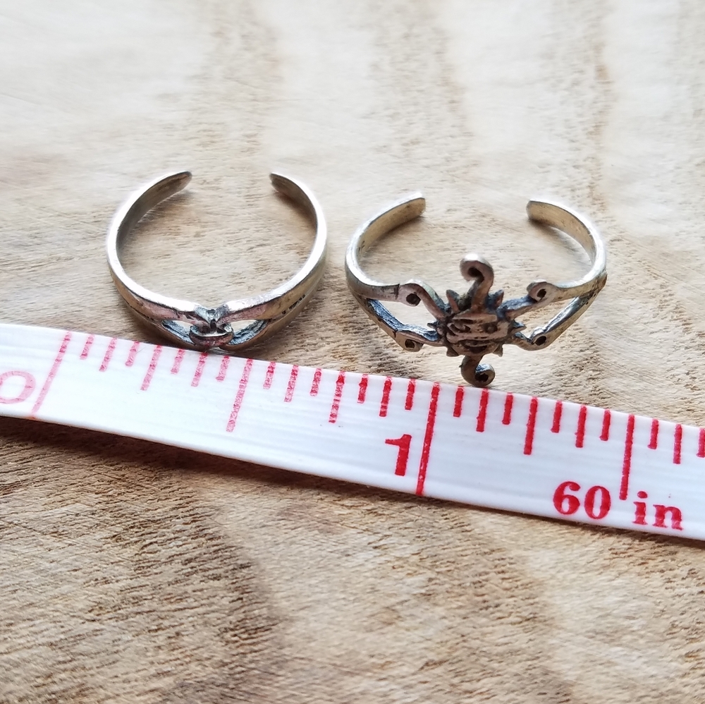❌3/$15 Toe Rings Sun & Twist - Picture 3 of 4